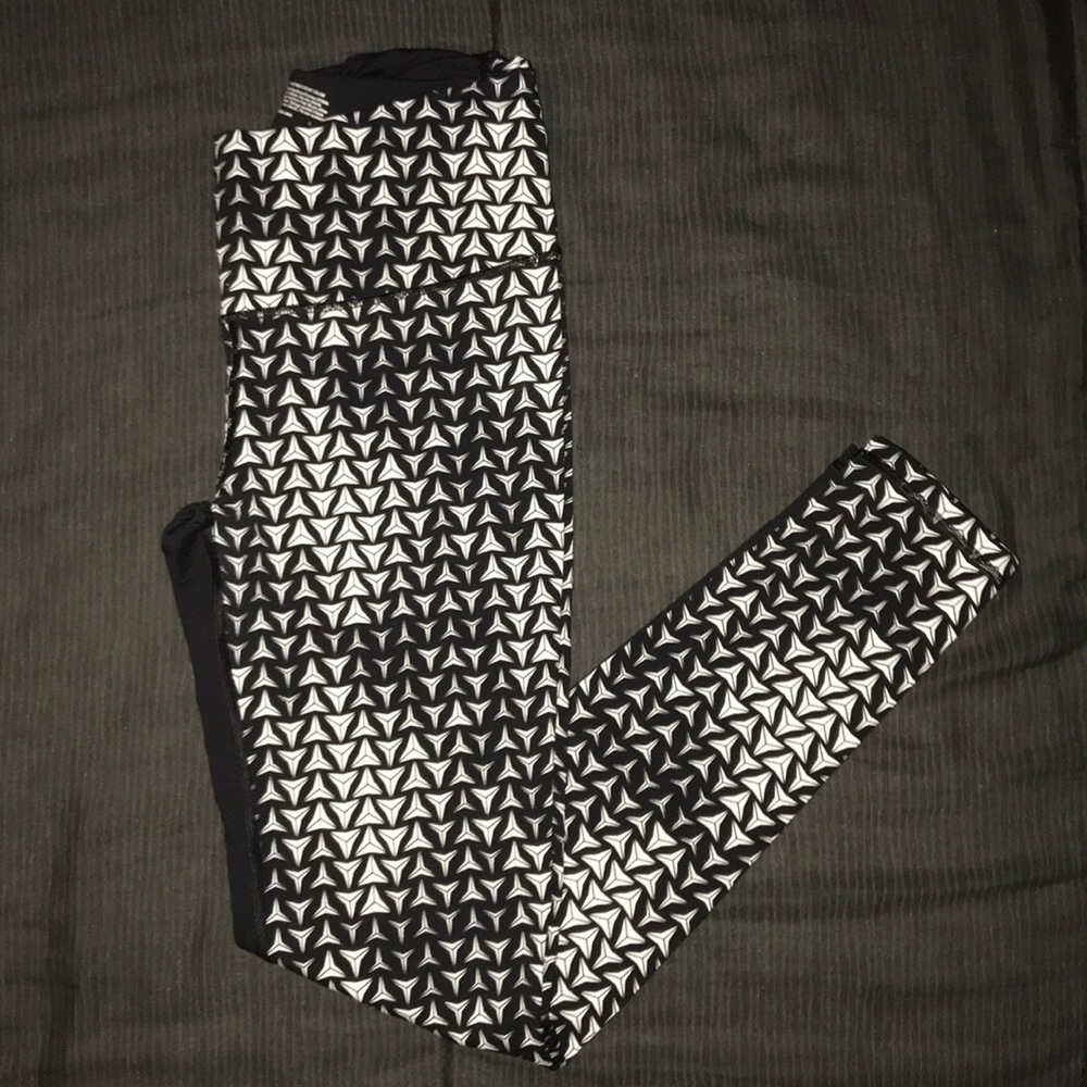 Women’s Small Victoria’s Sport (VSX) Leggings